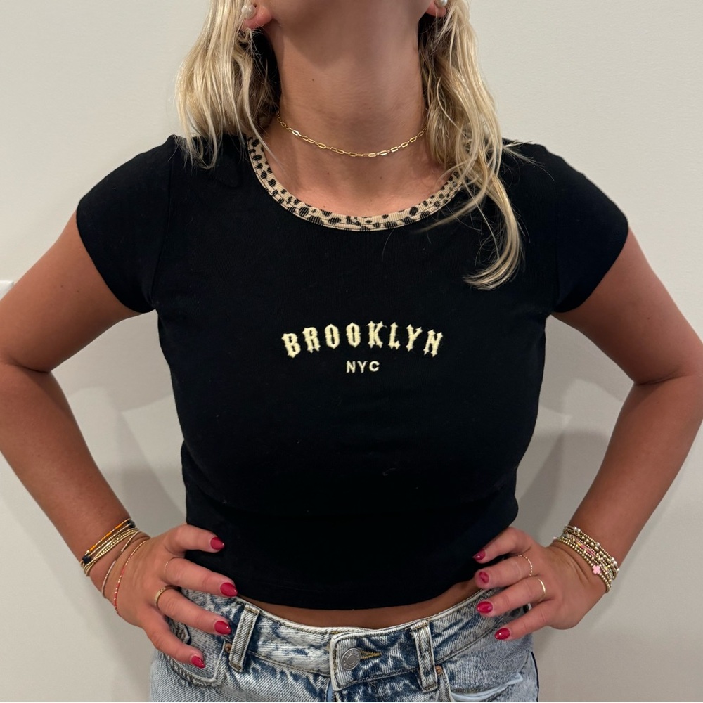 BRANDY MELLVILLE BROOKLYN BABY TEE